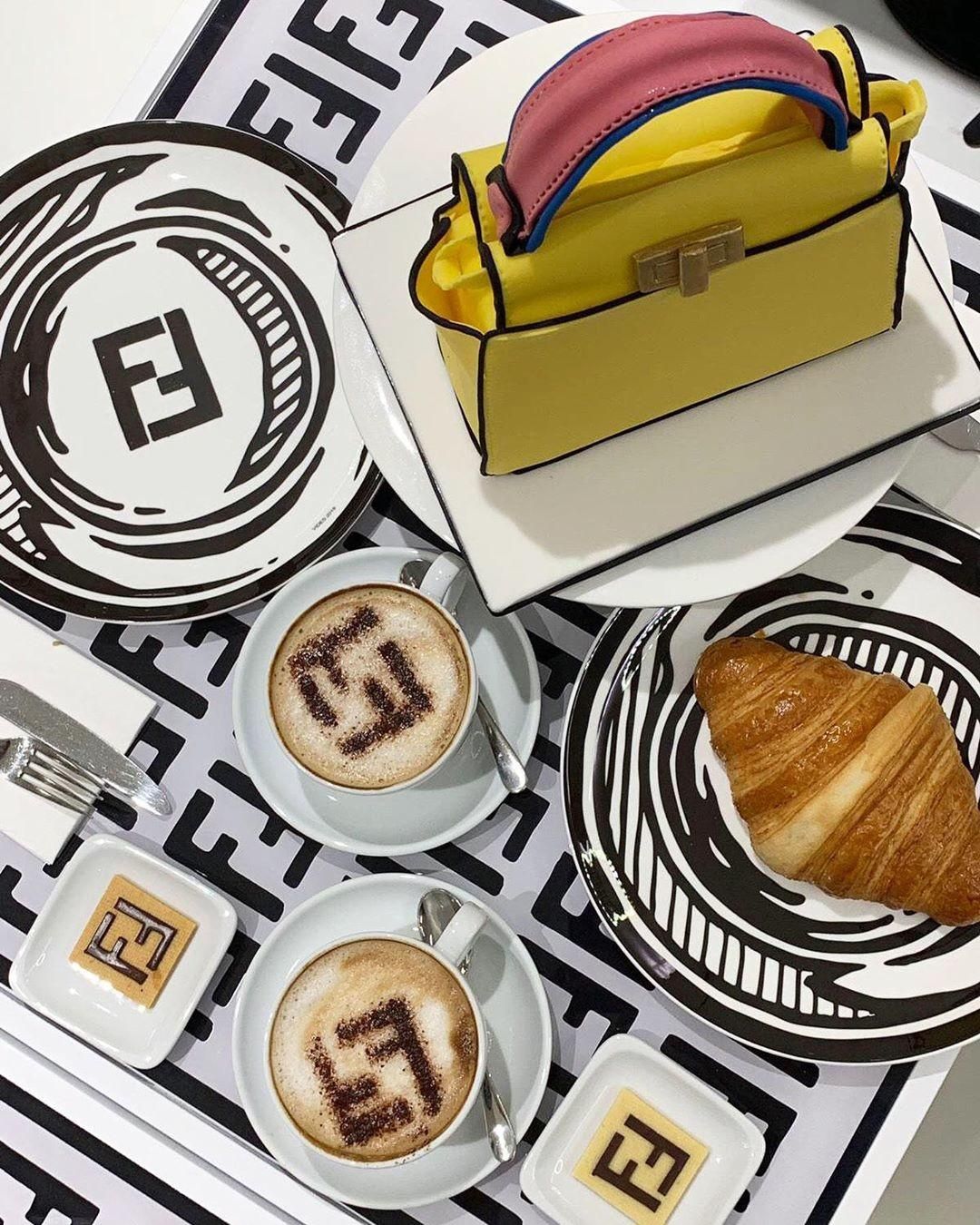 Fendi célèbre le printemps avec son nouveau café...