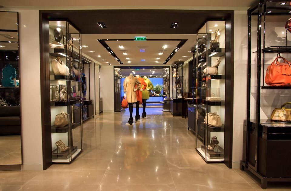 Burberry inaugure son flagship parisien