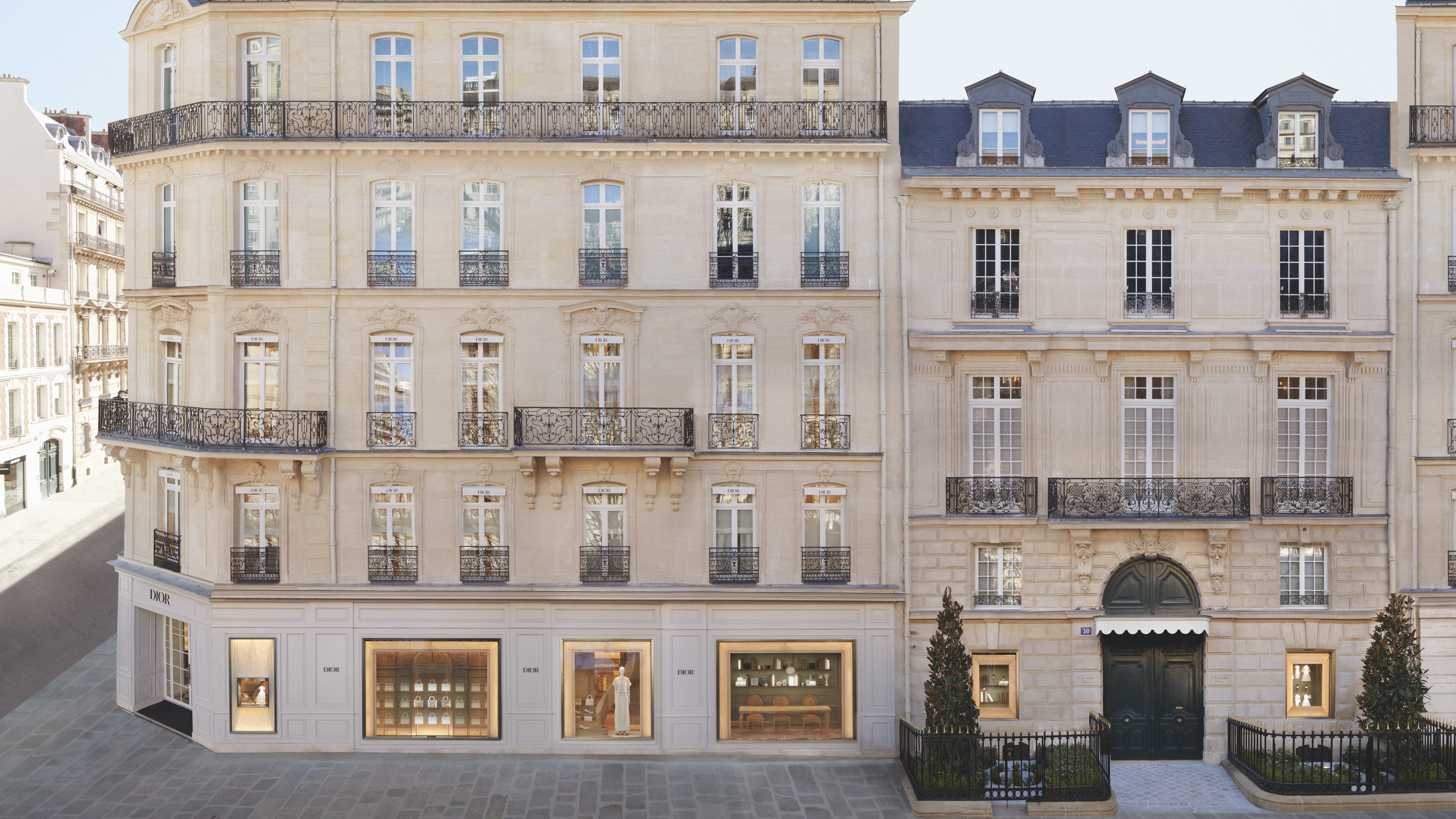 Dior restaure une adresse iconique au 30 avenue Montaigne