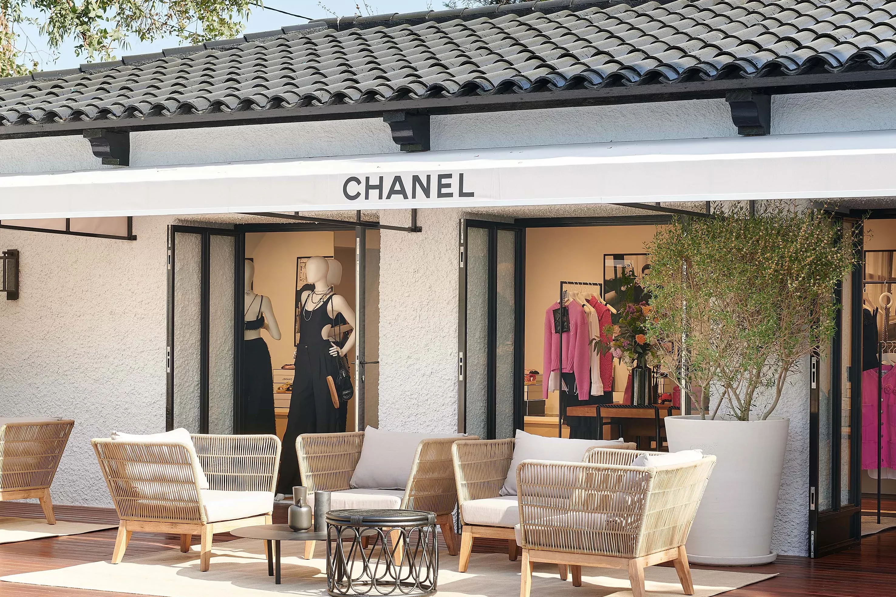 Embarquez pour une tournée estivale à St. Tropez avec Chanel…