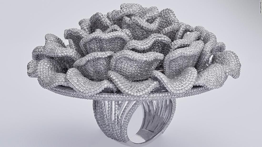 Une bague record sertie de 24 679 diamants