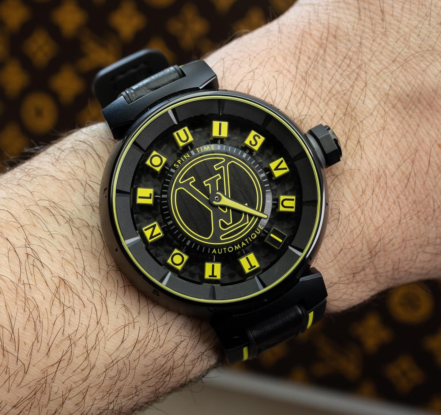 Le garde-temps Tambour Spin Time Air de Louis Vuitton… 