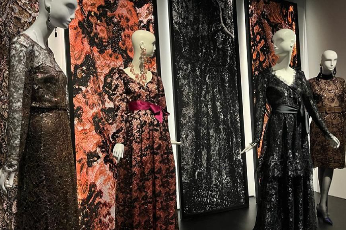 Exposition YSL sur la transparence à la Cité Dentelle